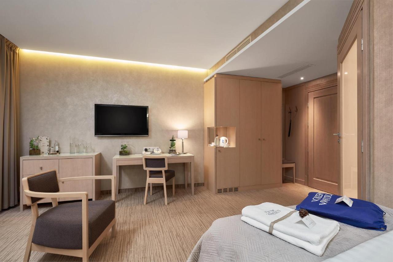Hotel Columna Medica Łask Esterno foto