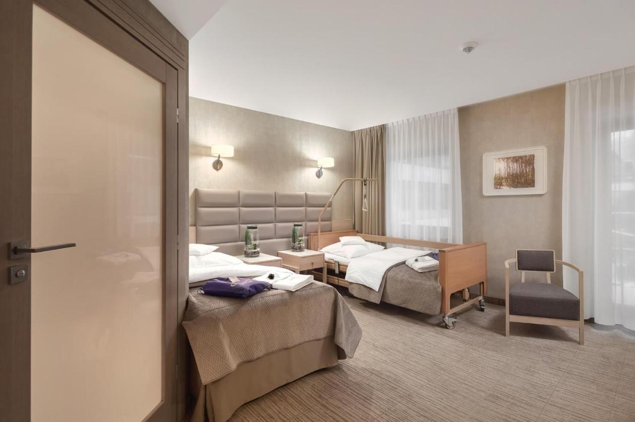 Hotel Columna Medica Łask Esterno foto