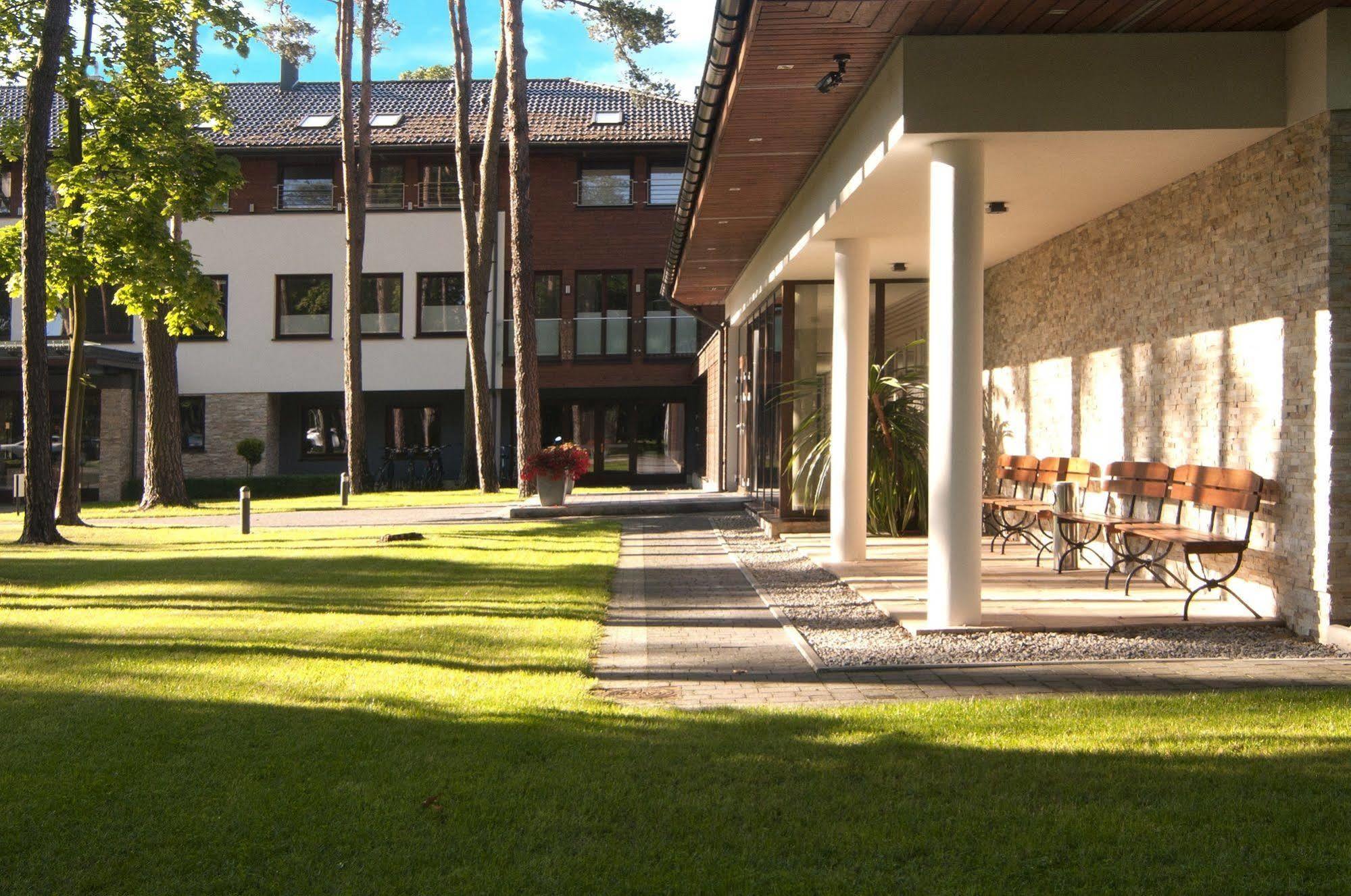 Hotel Columna Medica Łask Esterno foto